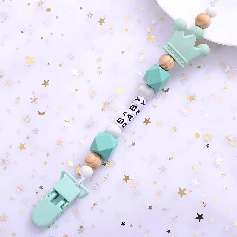 Personalisierte Schnullerketten aus Holz & Silikonperlen